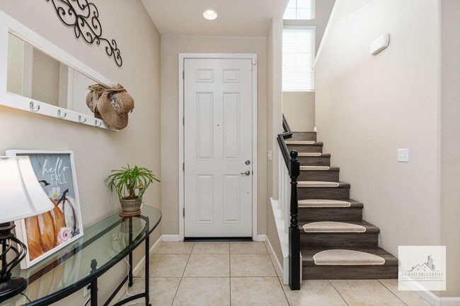 Building Photo - Beautiful 3 Bedroom 2.75 Bath Home with SO...