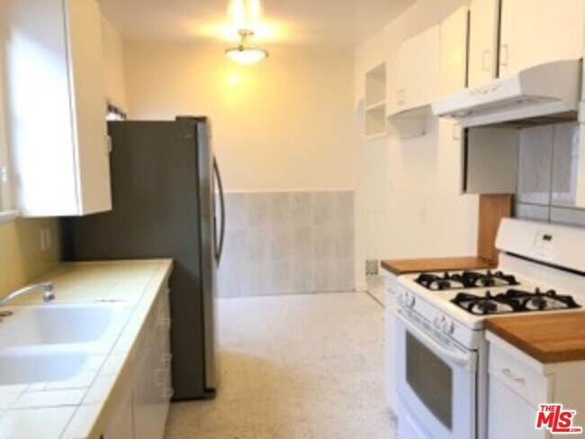 Building Photo - 344 Spalding Dr