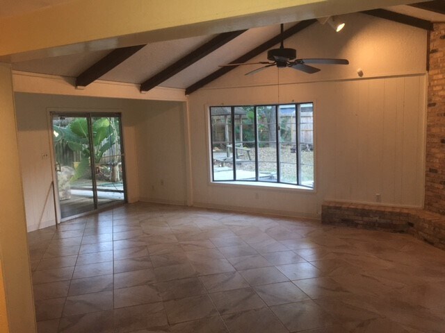 Building Photo - 139 Pamellia Dr