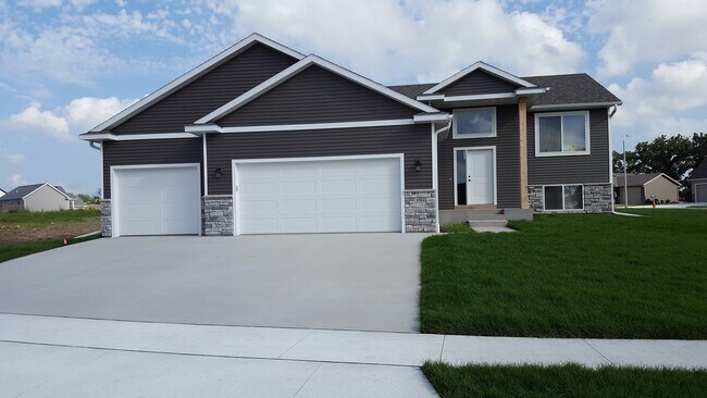 Foto del edificio - 3984 Stone Point Dr NE