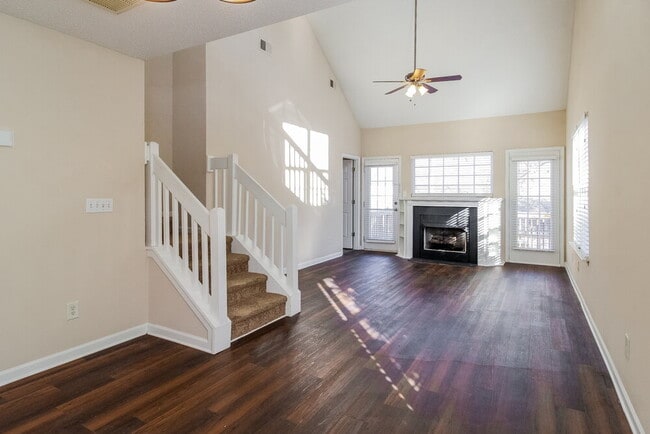 Foto del edificio - 640 Piermont Ct