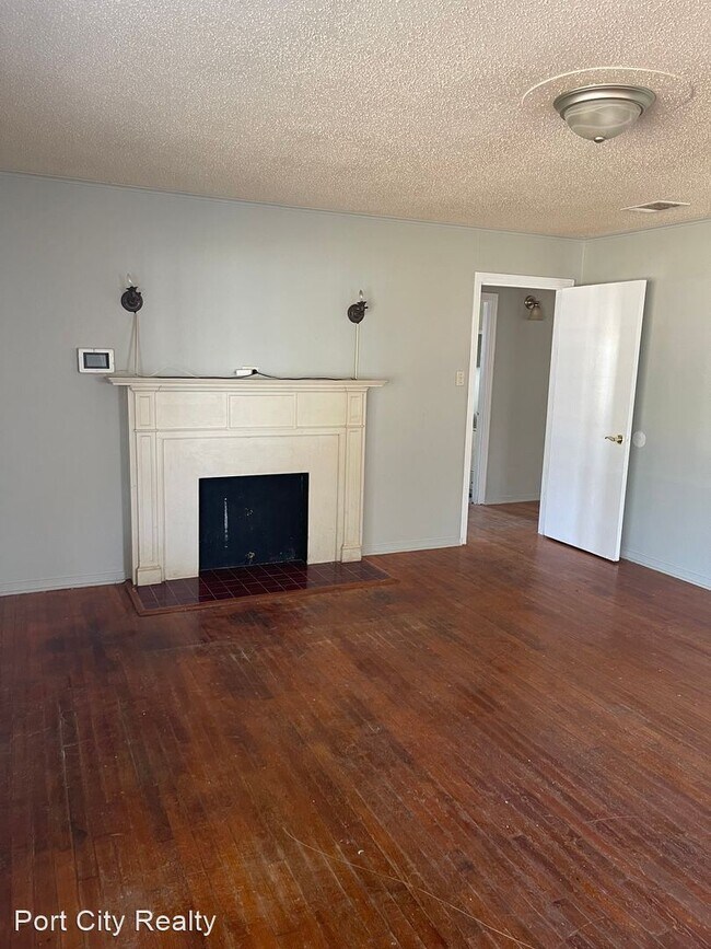 Foto del edificio - 3 br, 2 bath House - 215 E Jordan