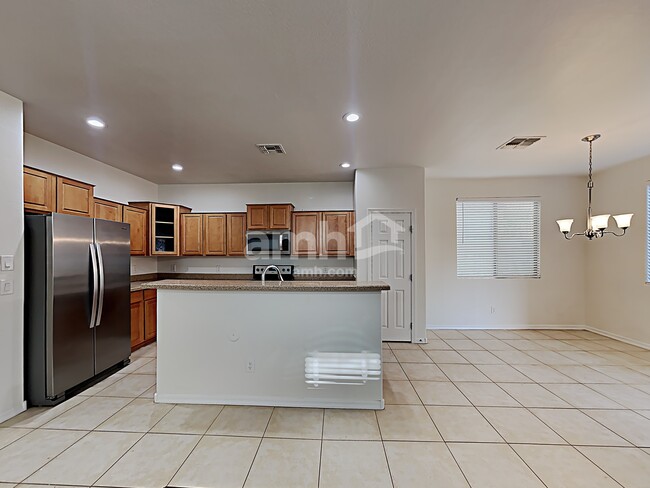 Foto del edificio - 15424 W Poinsettia Dr