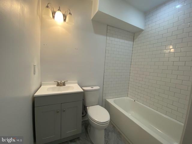 Foto del edificio - 4616R Pulaski Ave