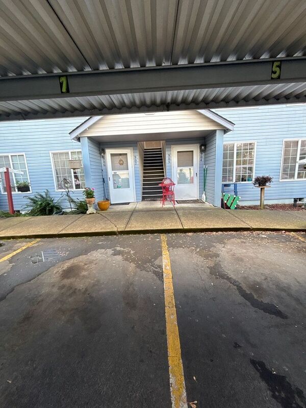 Foto del edificio - 907 Bryan Ct