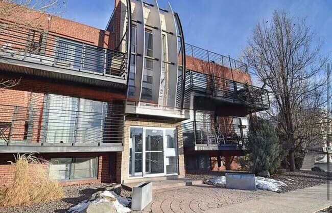 Frente del edificio - 188 S Logan St