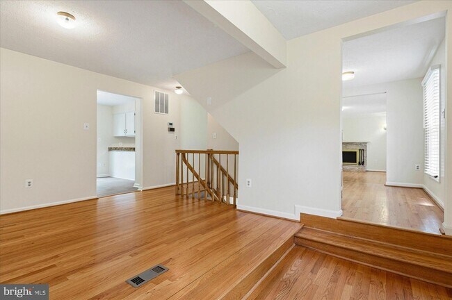 Foto del edificio - 9708 Locust Hill Dr