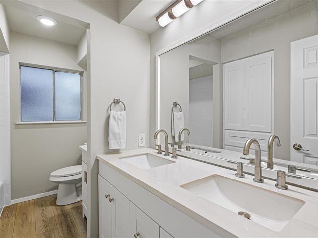 Building Photo - 513 Bluebonnet