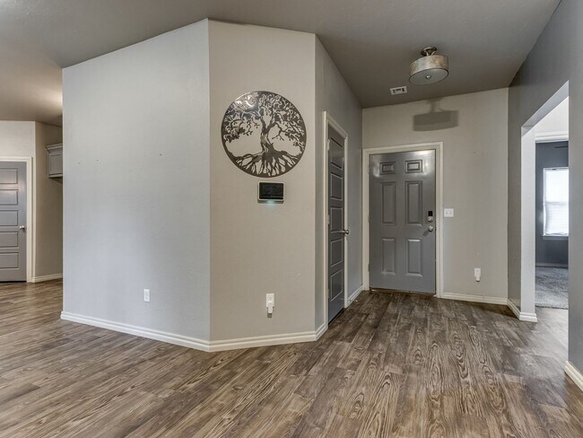 Foto del edificio - Newer Home + Putnam City Schools + 3 bedrooms