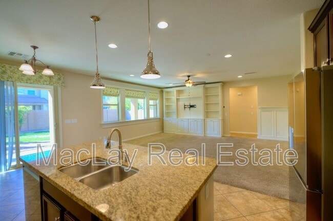 Building Photo - 3941 E Palo Verde St