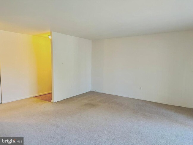 Building Photo - 822 Quince Orchard Blvd