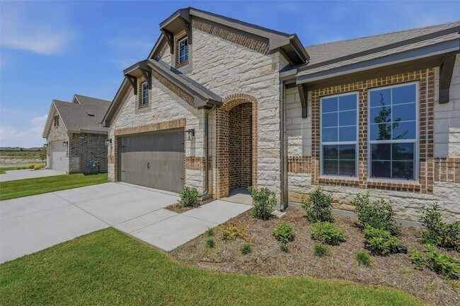 Foto del edificio - 2105 Bluebird Ln