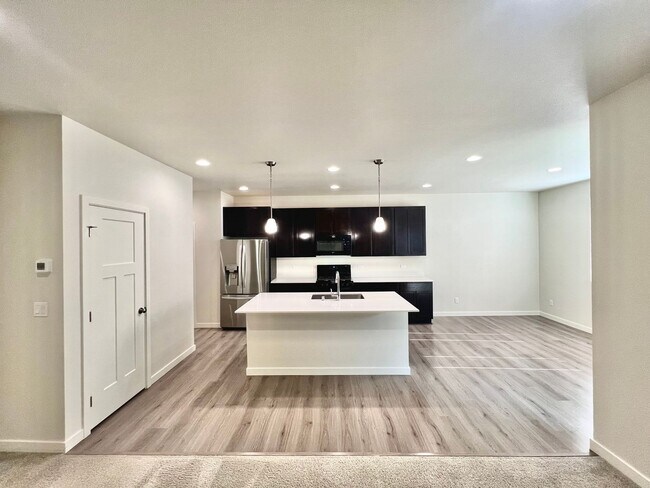 Building Photo - AVAILABLE NOW! 3BD 2.5 BATH TUMWATER LIVING