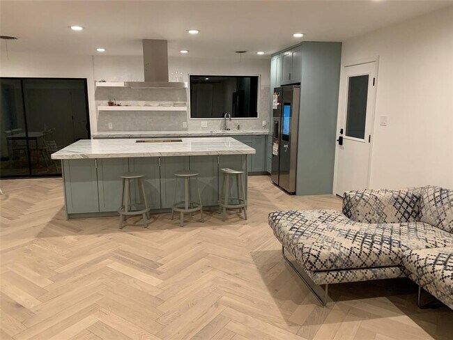 Foto del edificio - 8302 Rockwood Ln