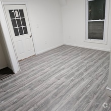 Building Photo - 513 3rd St