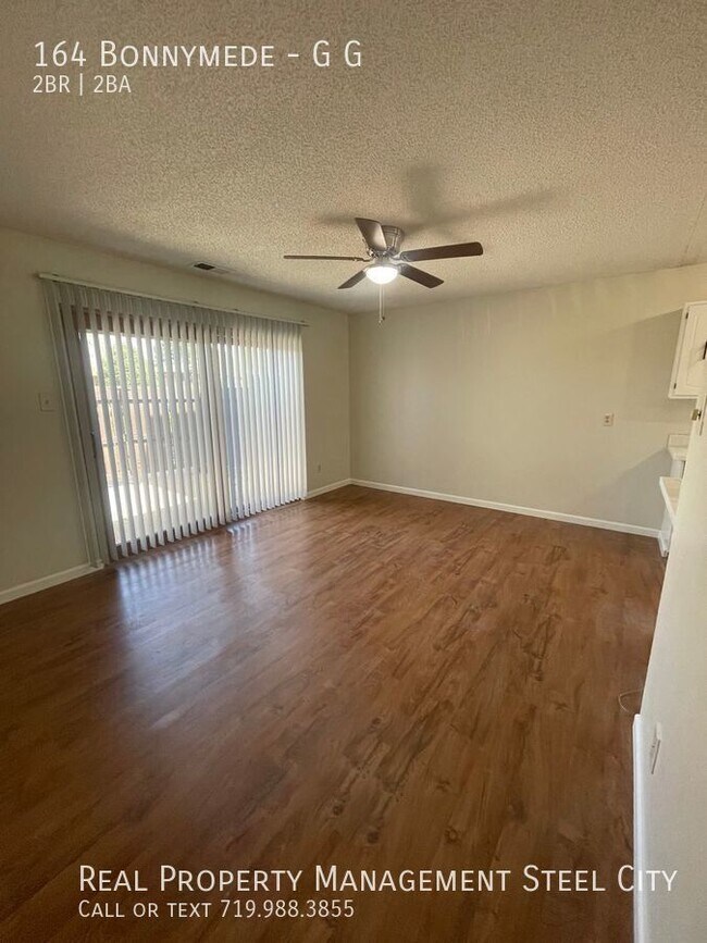 Building Photo - Recently Updated 2 Bedroom Condo