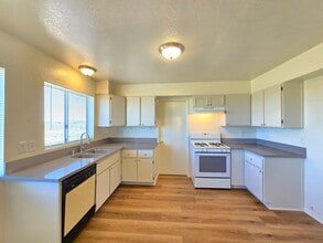 Building Photo - 6611 California City Blvd