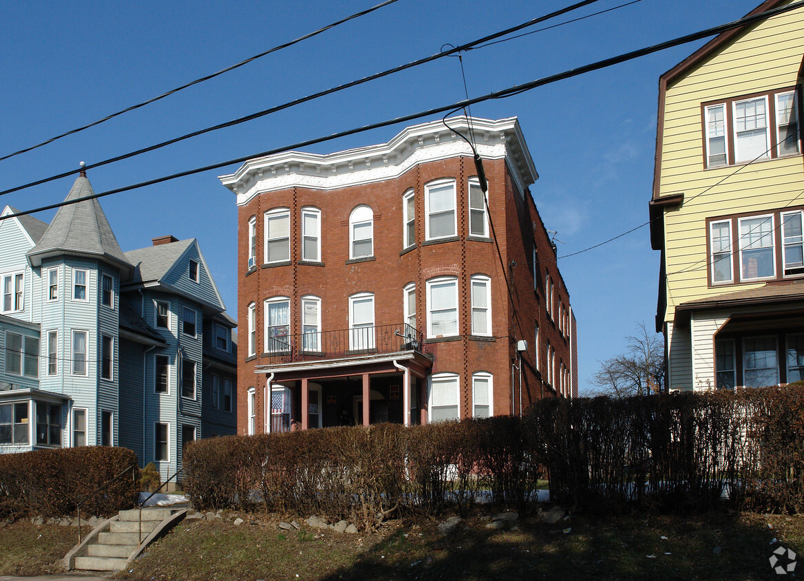 Building Photo - 38-40 Brown St