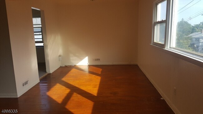 Building Photo - 464 Boyden Ave