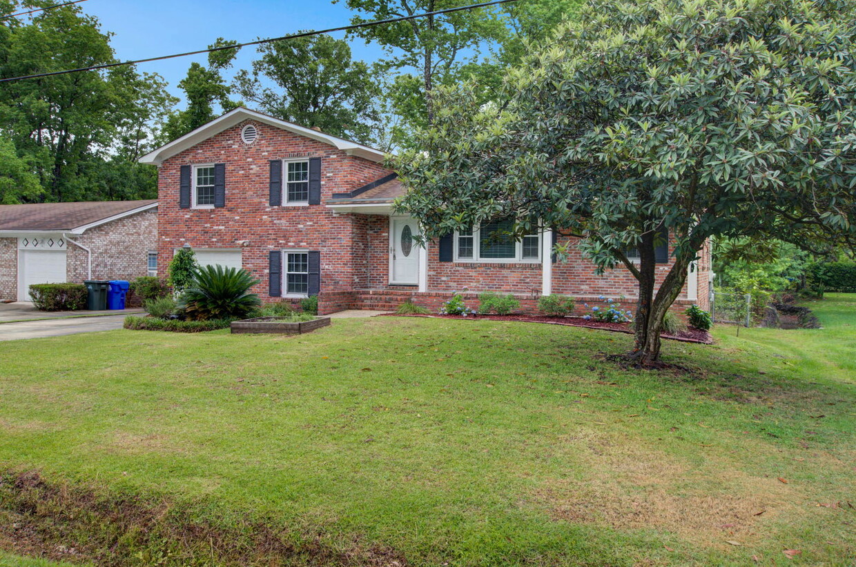 Foto principal - 8 Heathwood Dr