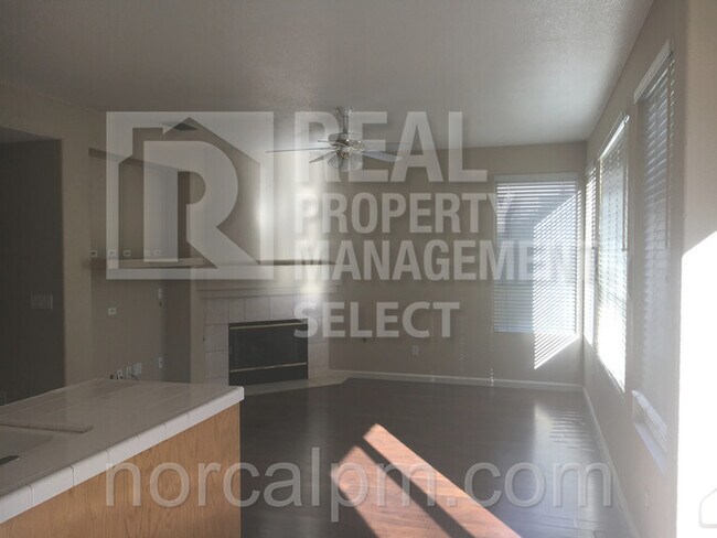 Building Photo - Beautiful 4 bed, 3 bath home in Roseville!