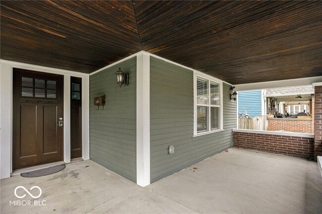 Building Photo - 1230 N Temple Ave