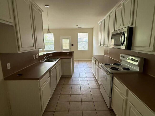 Foto del edificio - 16623 Newglen Ln
