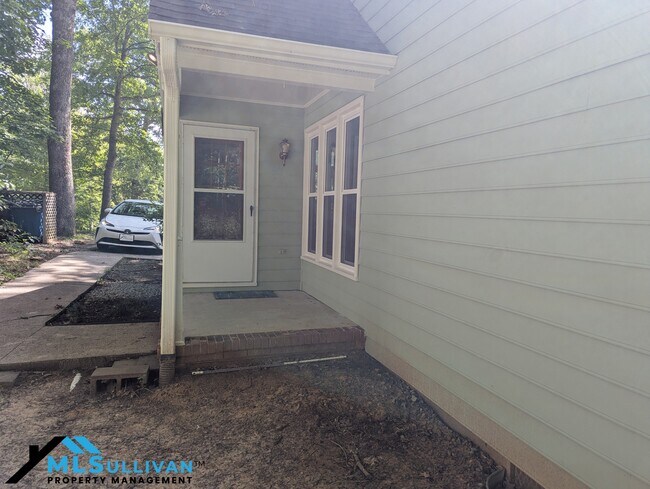 Foto del edificio - 5408 Ravenswood Pl