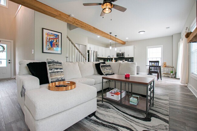 Foto del edificio - Like New Three Bedroom!