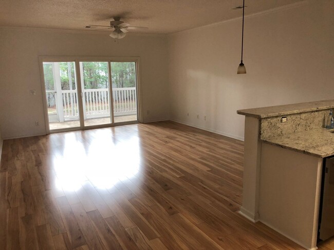 Building Photo - Spacious 3BR/2BA Condo Near North Myrtle B...