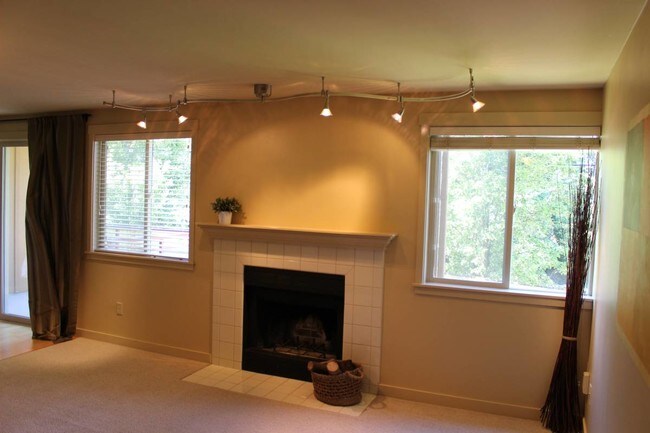 Main living room - 8240 126th Ave NE