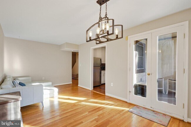 Building Photo - 4202 Roland Ave