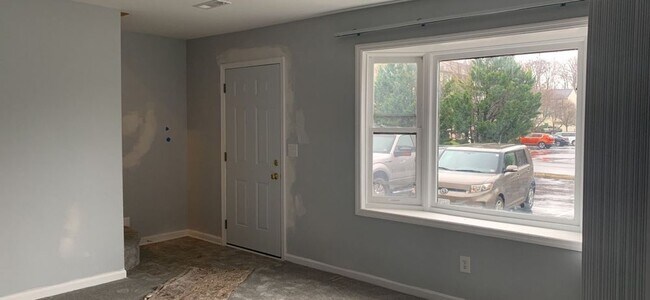 Building Photo - 1615 Meadow Dr