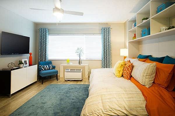 Building Photo - 500 Fifth