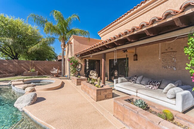 Building Photo - 9157 N Placita San Isidro