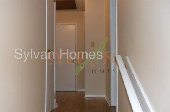 Foto del edificio - 335 Sharon Dr