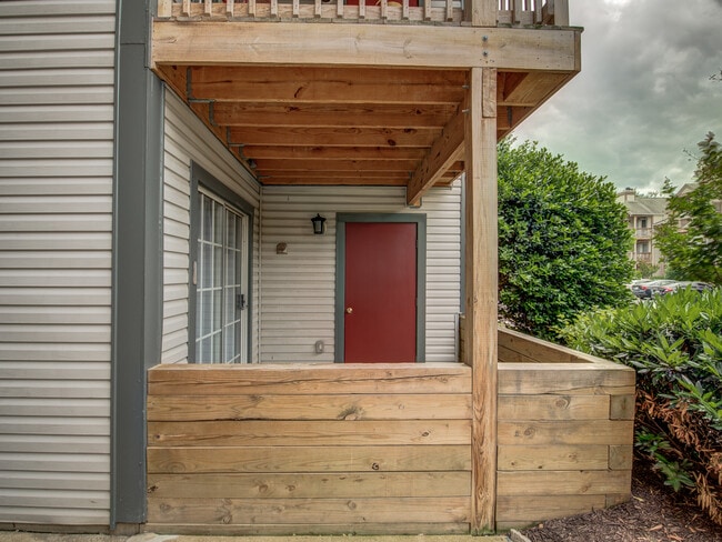 Building Photo - 6905 Victoria Dr