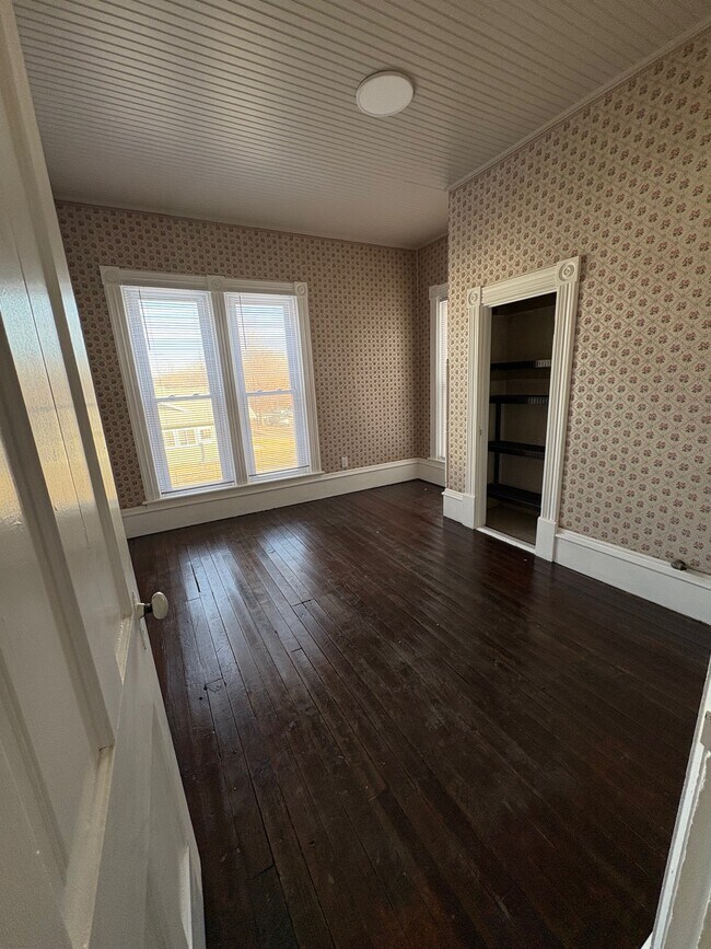 Foto del edificio - 229 N Washington St