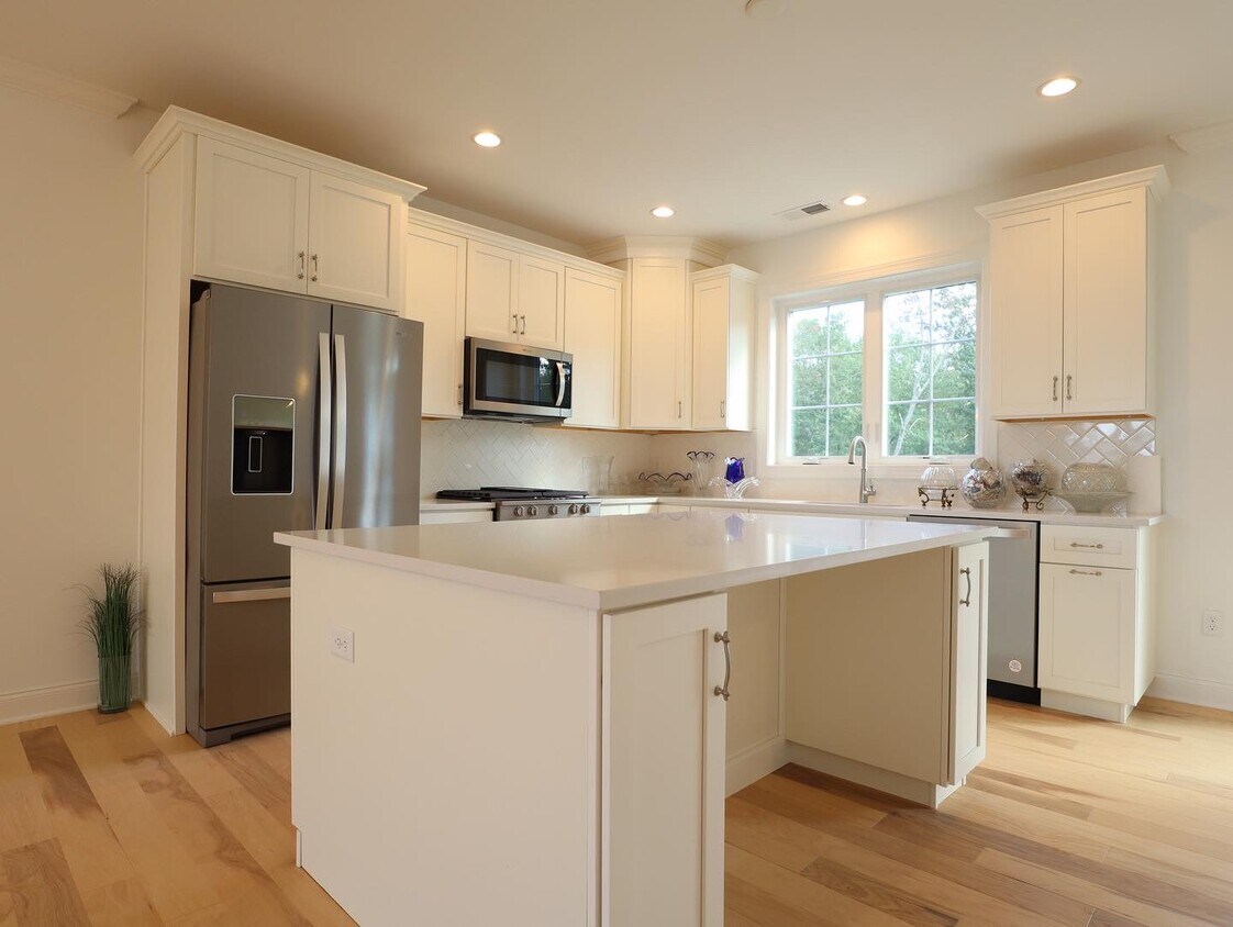 Primary Photo - 87 Brentwood Cir