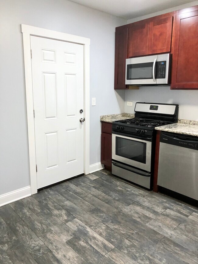 Foto del edificio - 4701 W Barry Ave