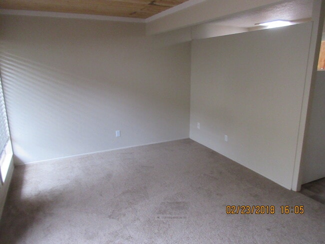 Building Photo - (690) Circle Court - 1 Bedroom / 1 Bathroom