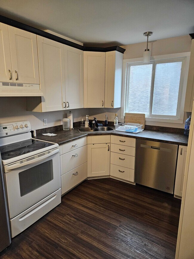 Photo du bâtiment - 2121 Rae St