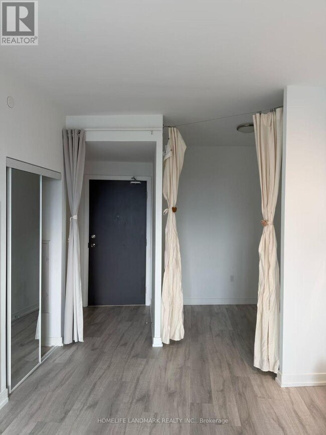 Building Photo - 7 Golden Lion Heights