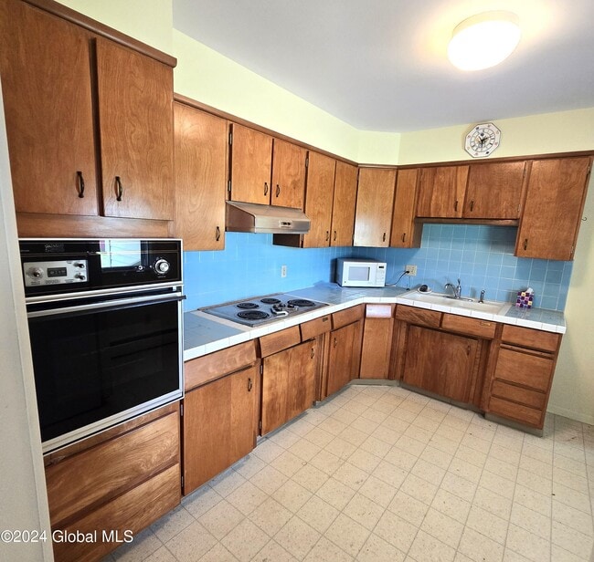 602 Sand Creek Rd, Colonie, NY 12205 House Rental in Colonie, NY