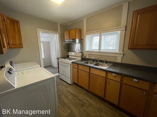 Building Photo - 2 br, 1 bath House - 2107 Central St