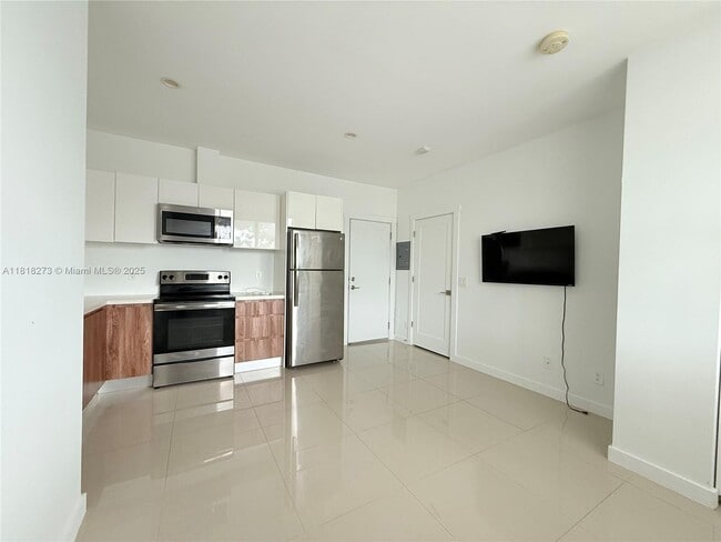 Building Photo - 924 Marseille Dr