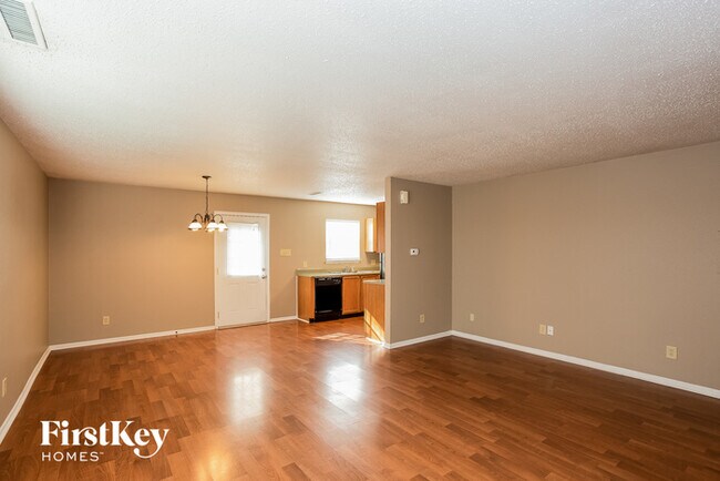 Foto del edificio - 737 Fern St