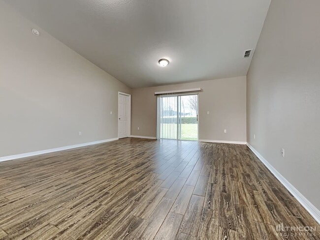 Foto del edificio - 2080 Chickadee St