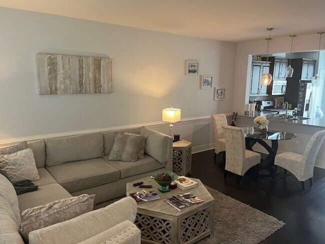 Foto del edificio - 3 Bedroom Townhome in Charlotte
