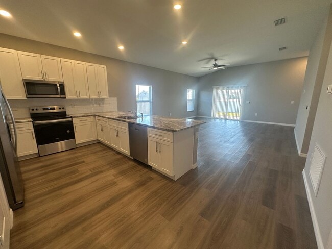 Building Photo - AVAILABLE MID APRIL- 4 Bedroom 2 bathroom 3 Car Garage NE Cape Coral Home with Screened Lania